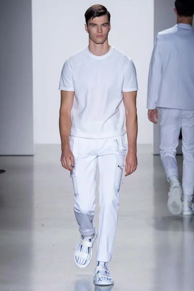 Look 32